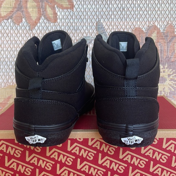 Vans Men’s Atwood Hi
(Canvas) Black/Black
VN0A38BV186 Sneakers - Picture 14 of 16